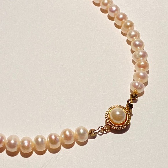 Vintage Pearl Necklace - Picture 1 of 4